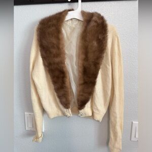 Vintage Elegant Cream Sweater with Faux Fur Collar